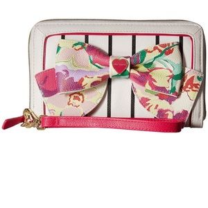 Wristlet, Clutch, Betsy Johnson, White Floral NWT